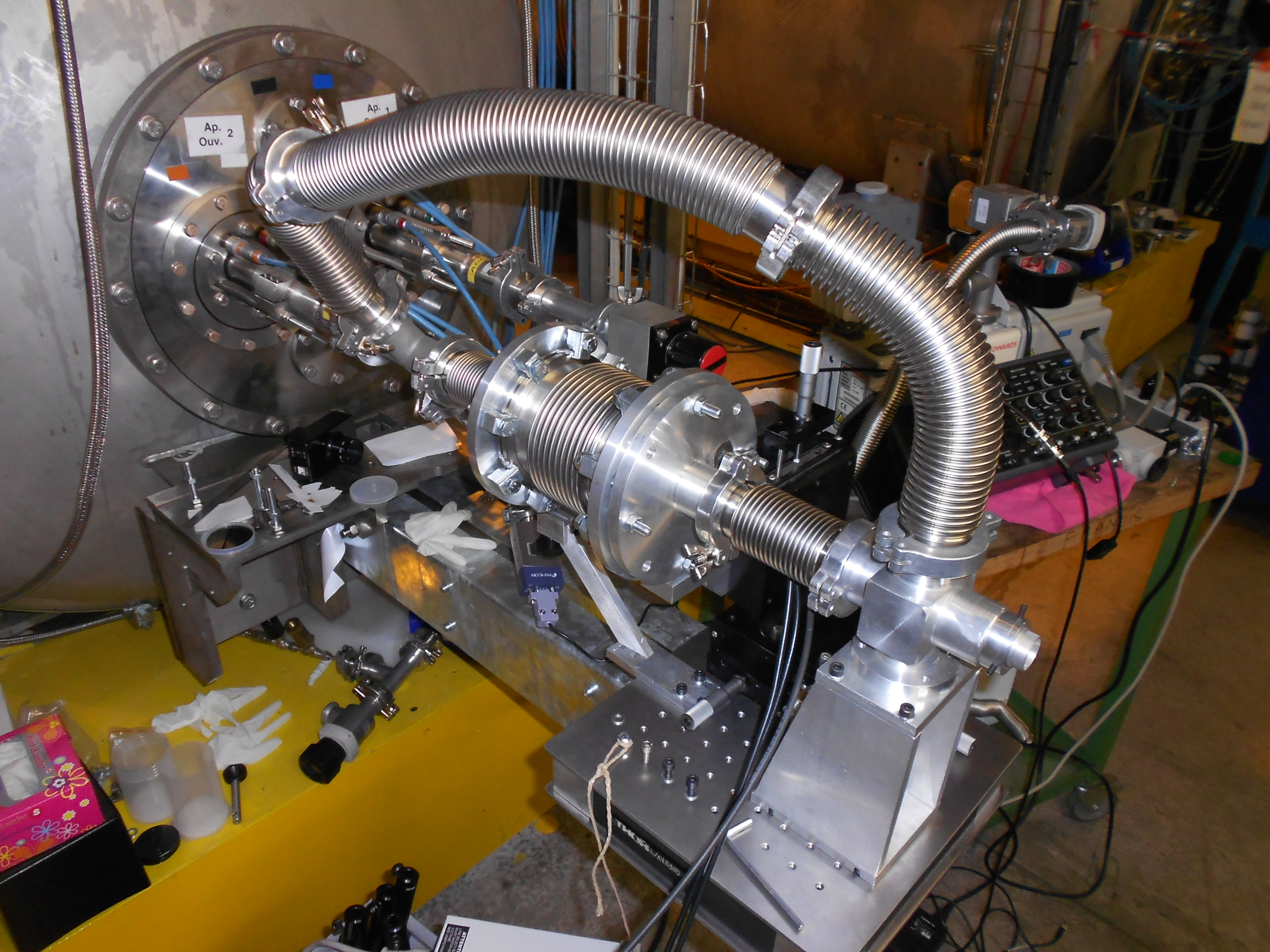 Test vakuového rezonátoru v CERNu